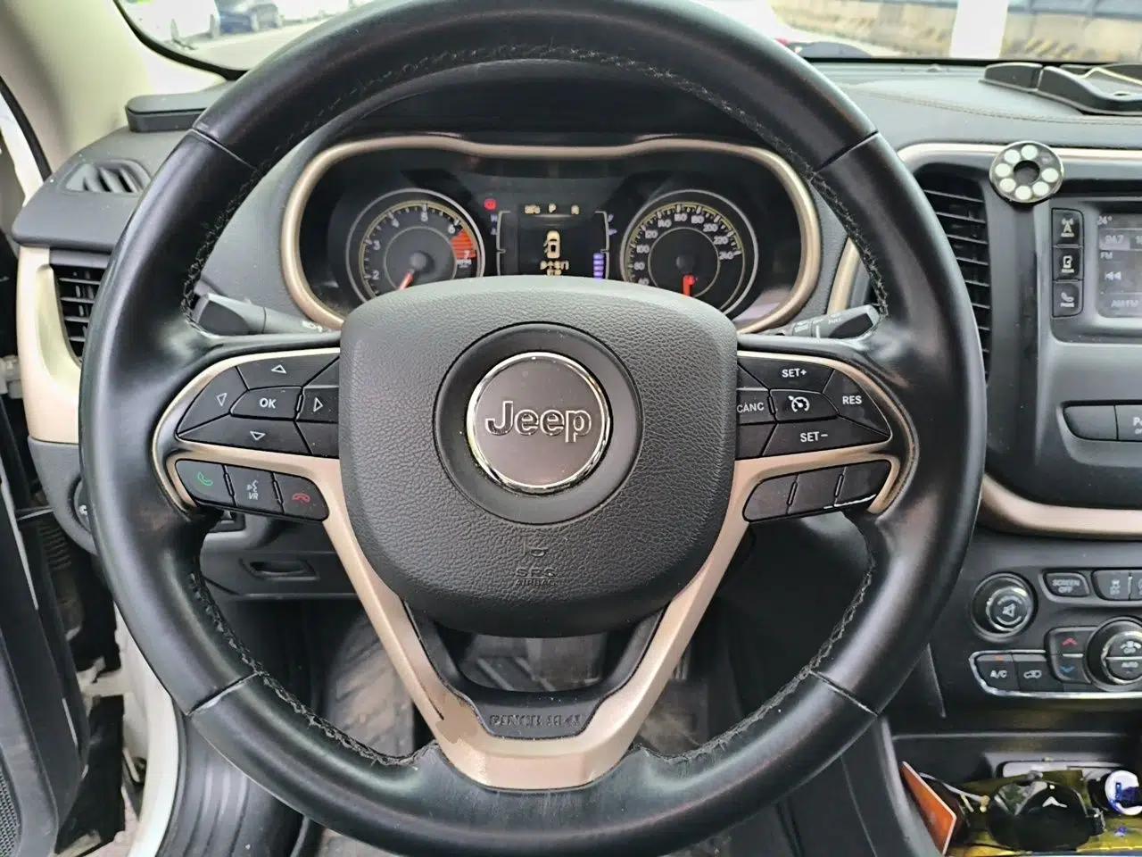 Jeep Cherokee 2016 2.4L Leading Edition — миниатюра 10