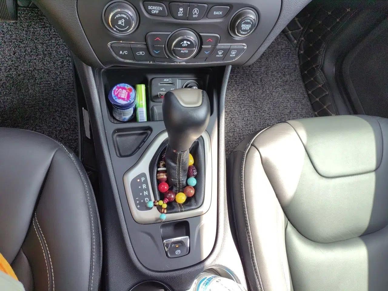 Jeep Cherokee 2016 2.4L Leading Smart Version — миниатюра 11