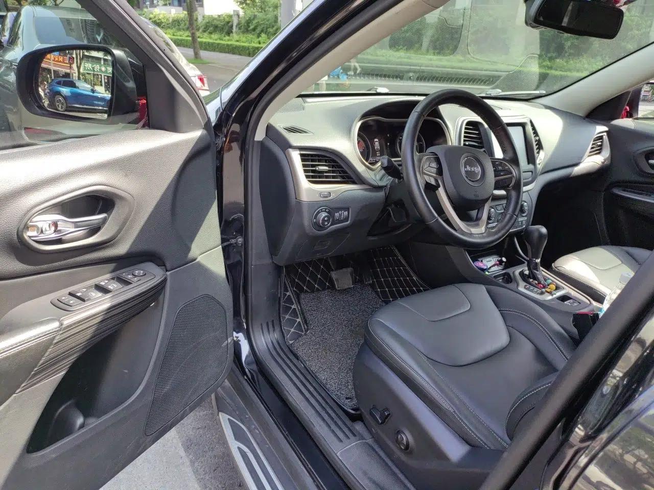 Jeep Cherokee 2016 2.4L Leading Smart Version — миниатюра 13