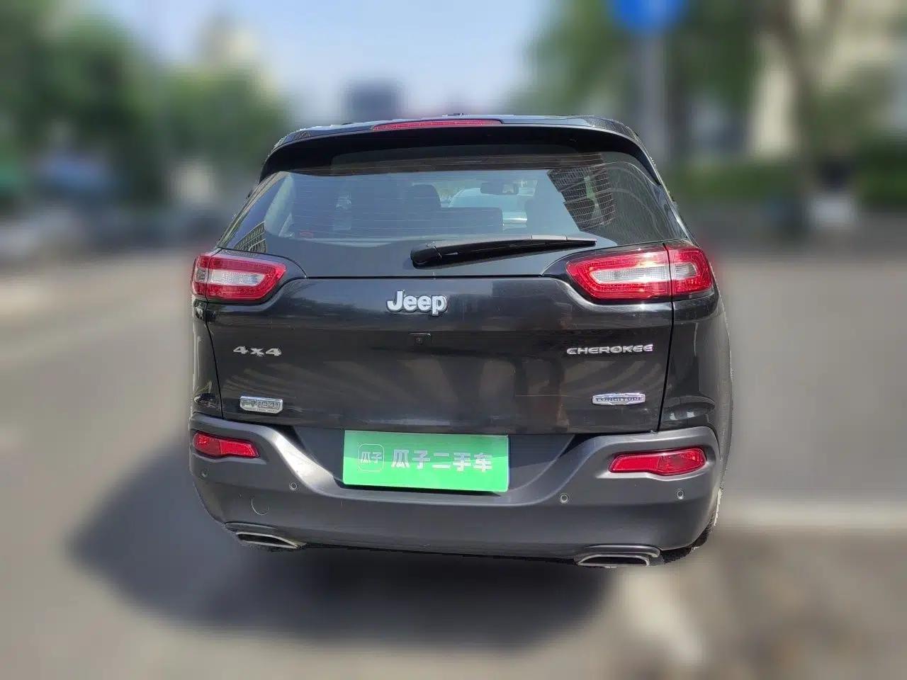 Jeep Cherokee 2016 2.4L Leading Smart Version — миниатюра 3