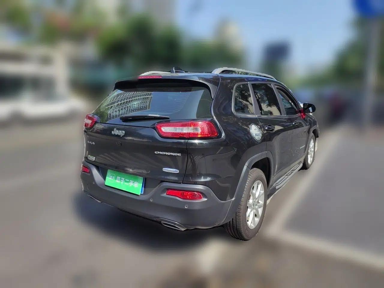 Jeep Cherokee 2016 2.4L Leading Smart Version — миниатюра 4