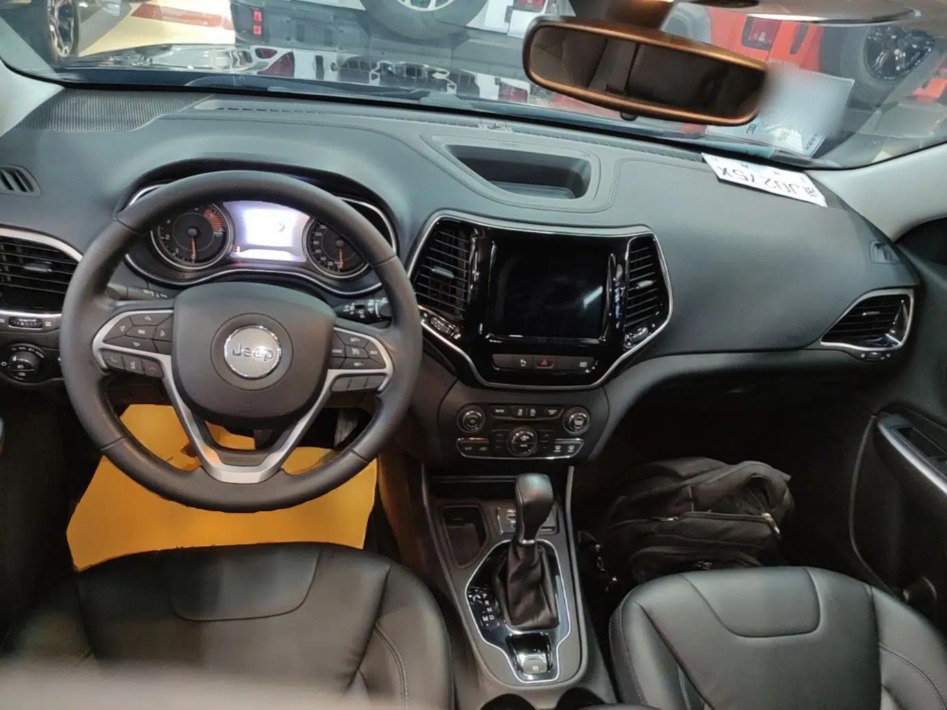 Jeep Cherokee 2019 2.0T Two-Wheel Drive Smart Enjoyment Version China VI — миниатюра 12