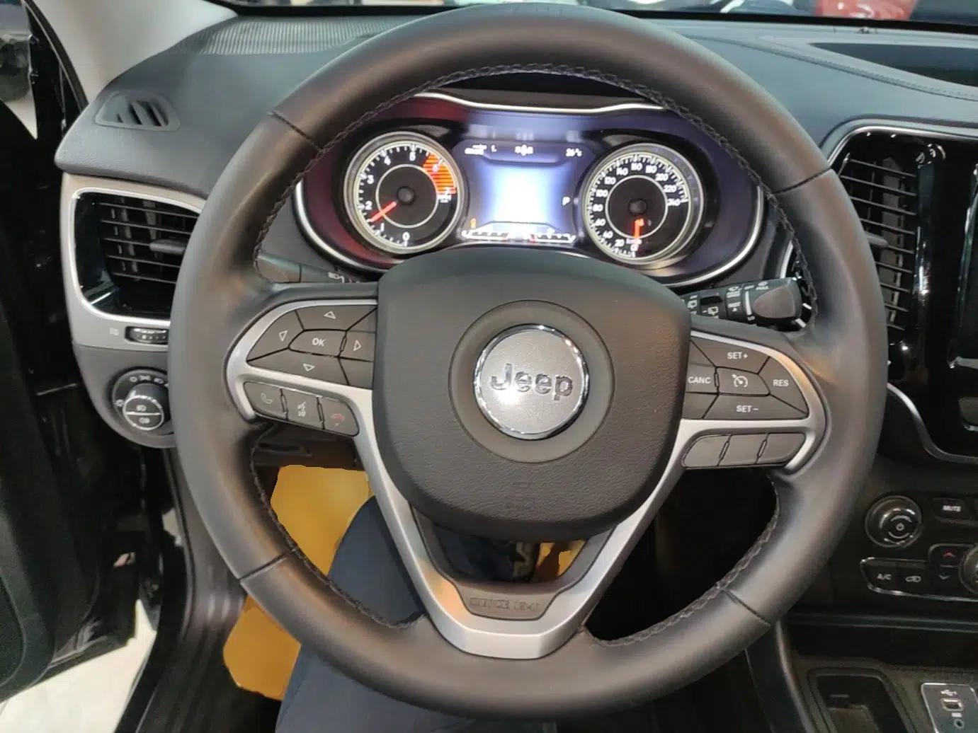 Jeep Cherokee 2019 2.0T Two-Wheel Drive Smart Enjoyment Version China VI — миниатюра 13