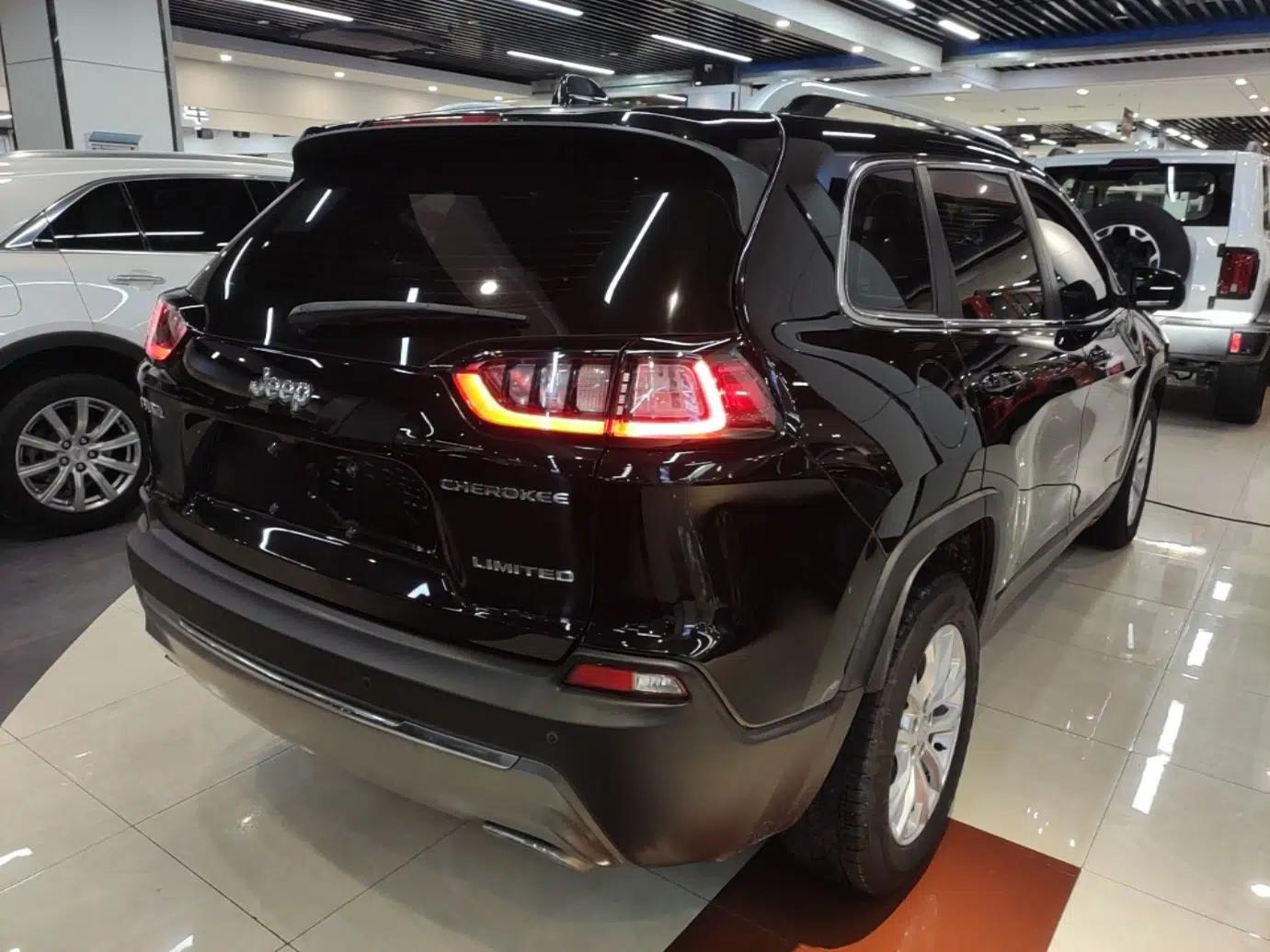 Jeep Cherokee 2019 2.0T Two-Wheel Drive Smart Enjoyment Version China VI — миниатюра 6