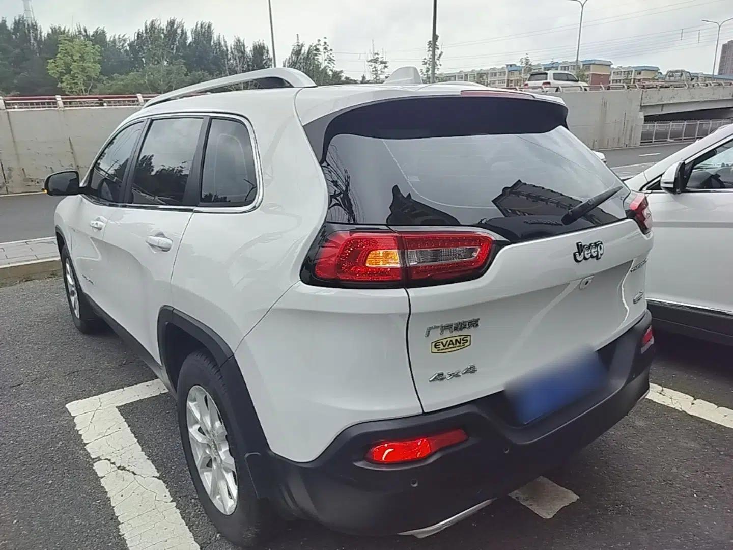 Jeep Cherokee 2016 2.4L Professional Smart Version — миниатюра 13