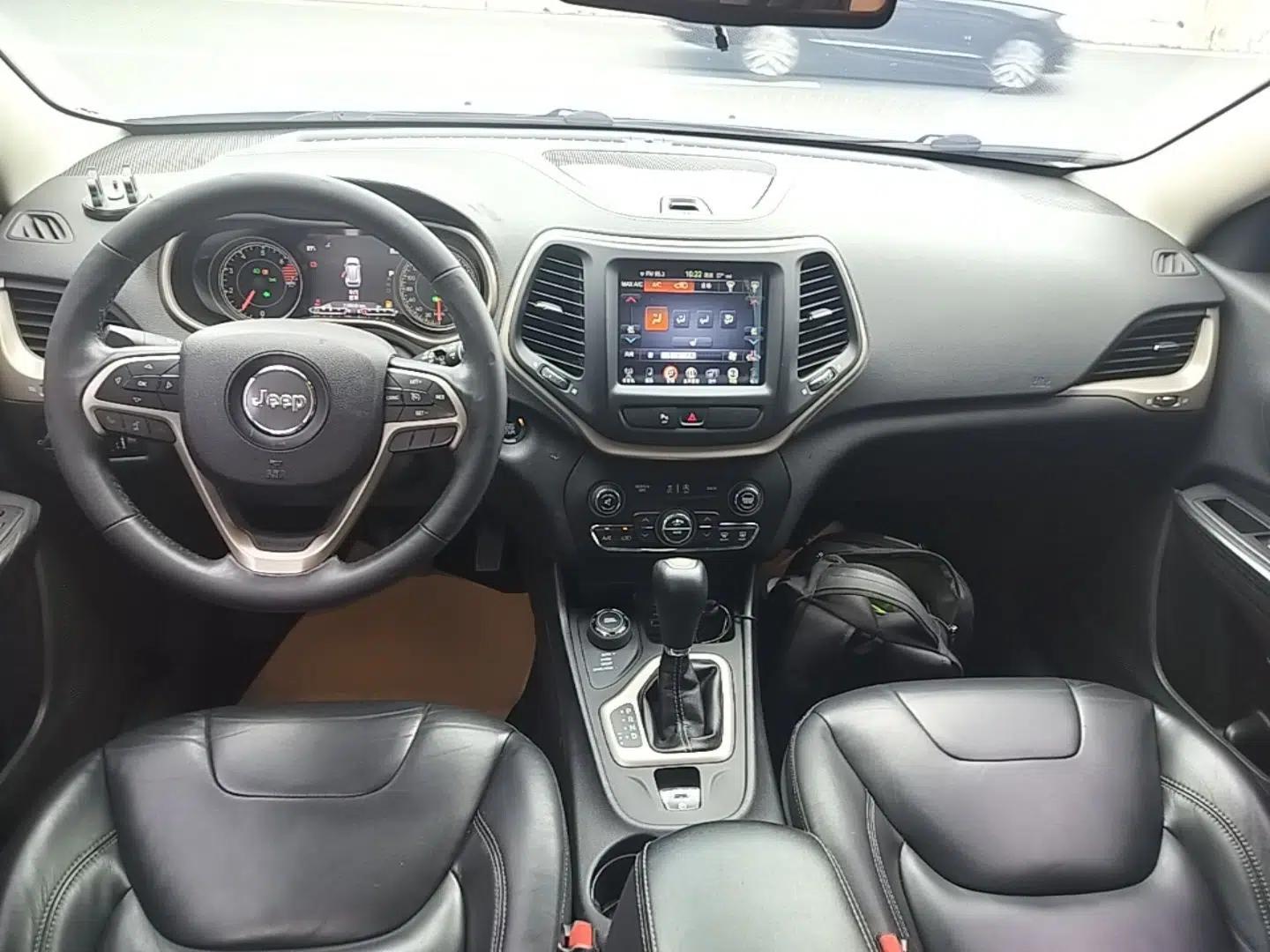 Jeep Cherokee 2016 2.4L Professional Smart Version — миниатюра 17