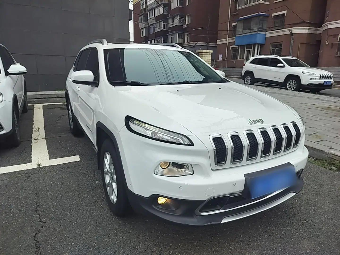 Jeep Cherokee 2016 2.4L Professional Smart Version — миниатюра 3