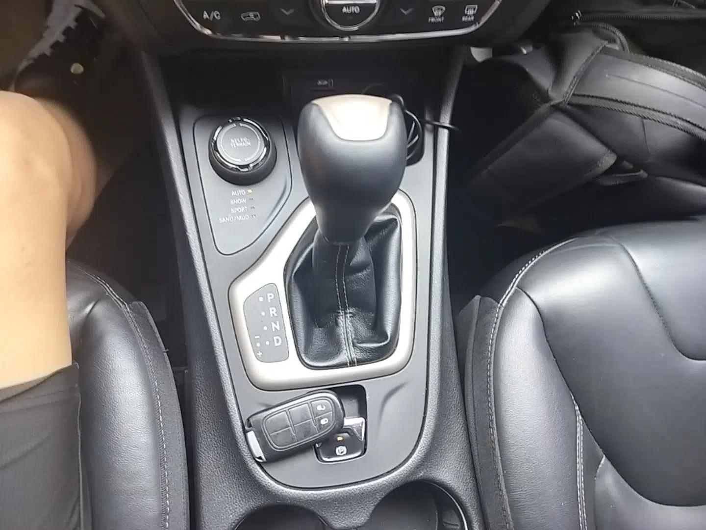 Jeep Cherokee 2016 2.4L Professional Smart Version — миниатюра 21