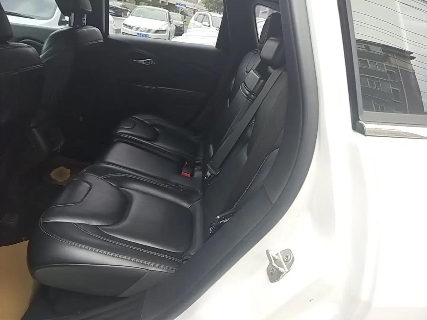 Jeep Cherokee 2016 2.4L Professional Smart Version — миниатюра 25