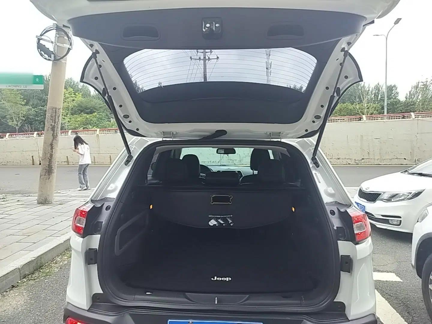 Jeep Cherokee 2016 2.4L Professional Smart Version — миниатюра 27