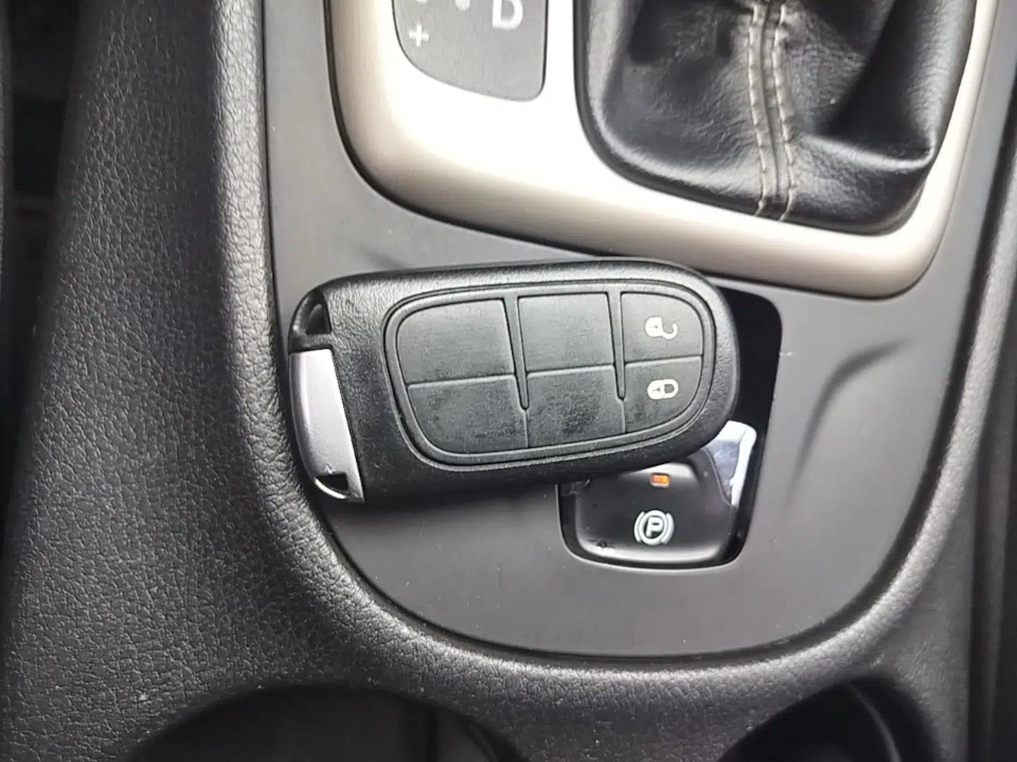 Jeep Cherokee 2016 2.4L Professional Smart Version — миниатюра 28