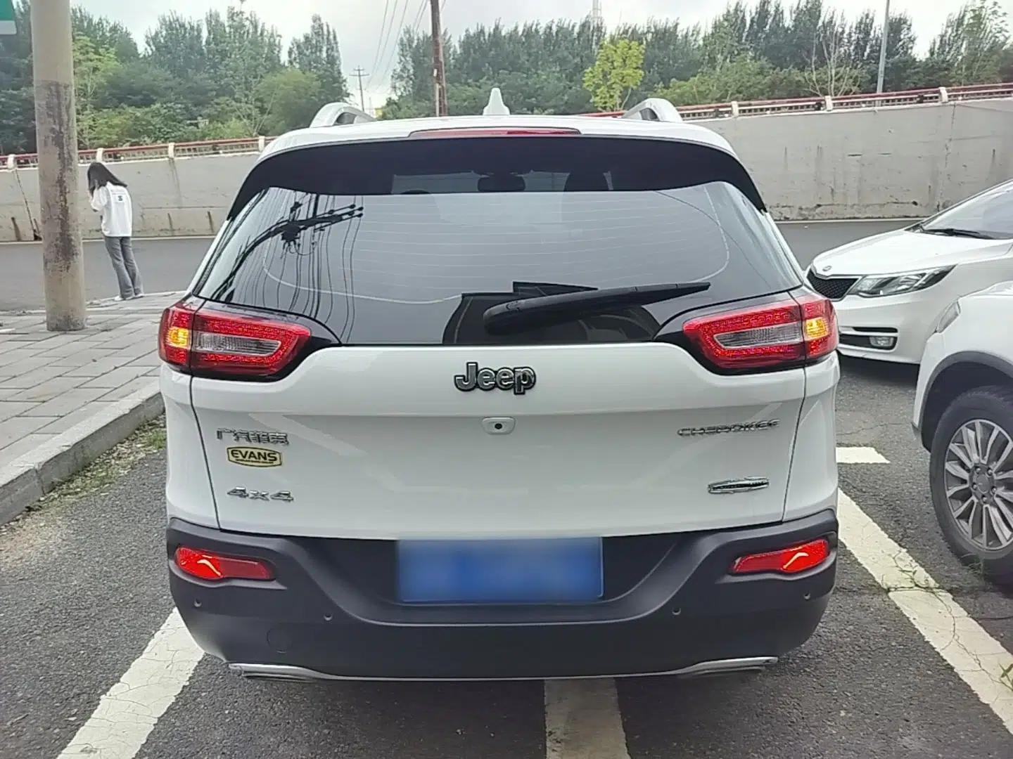 Jeep Cherokee 2016 2.4L Professional Smart Version — миниатюра 5