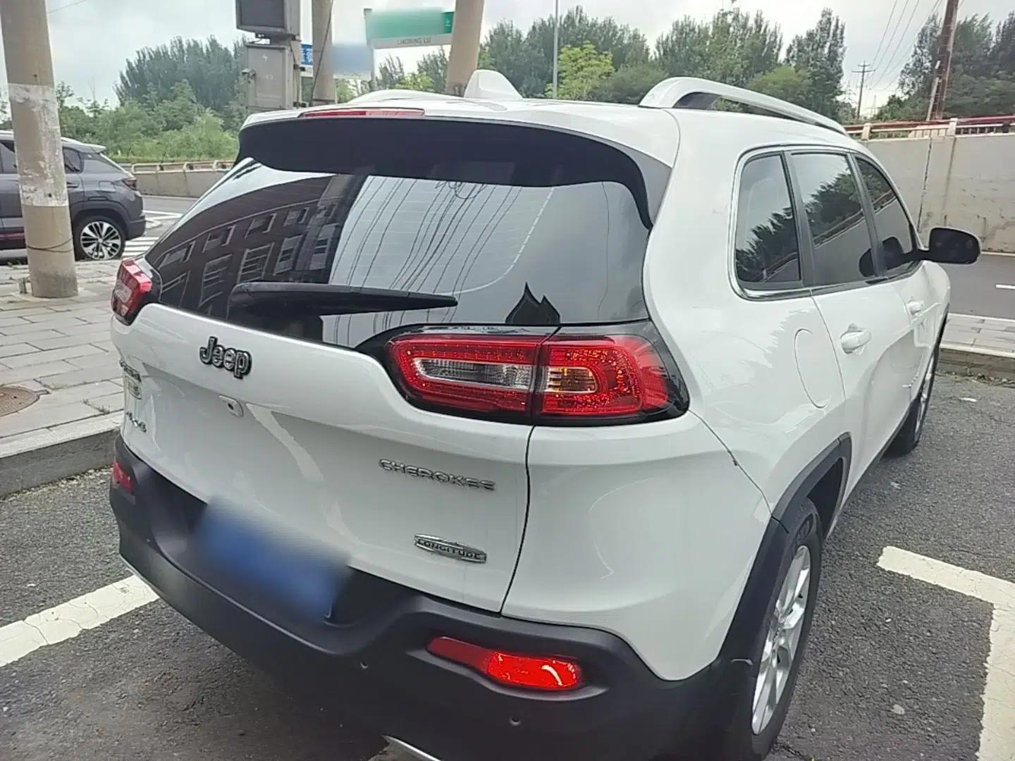 Jeep Cherokee 2016 2.4L Professional Smart Version — миниатюра 6