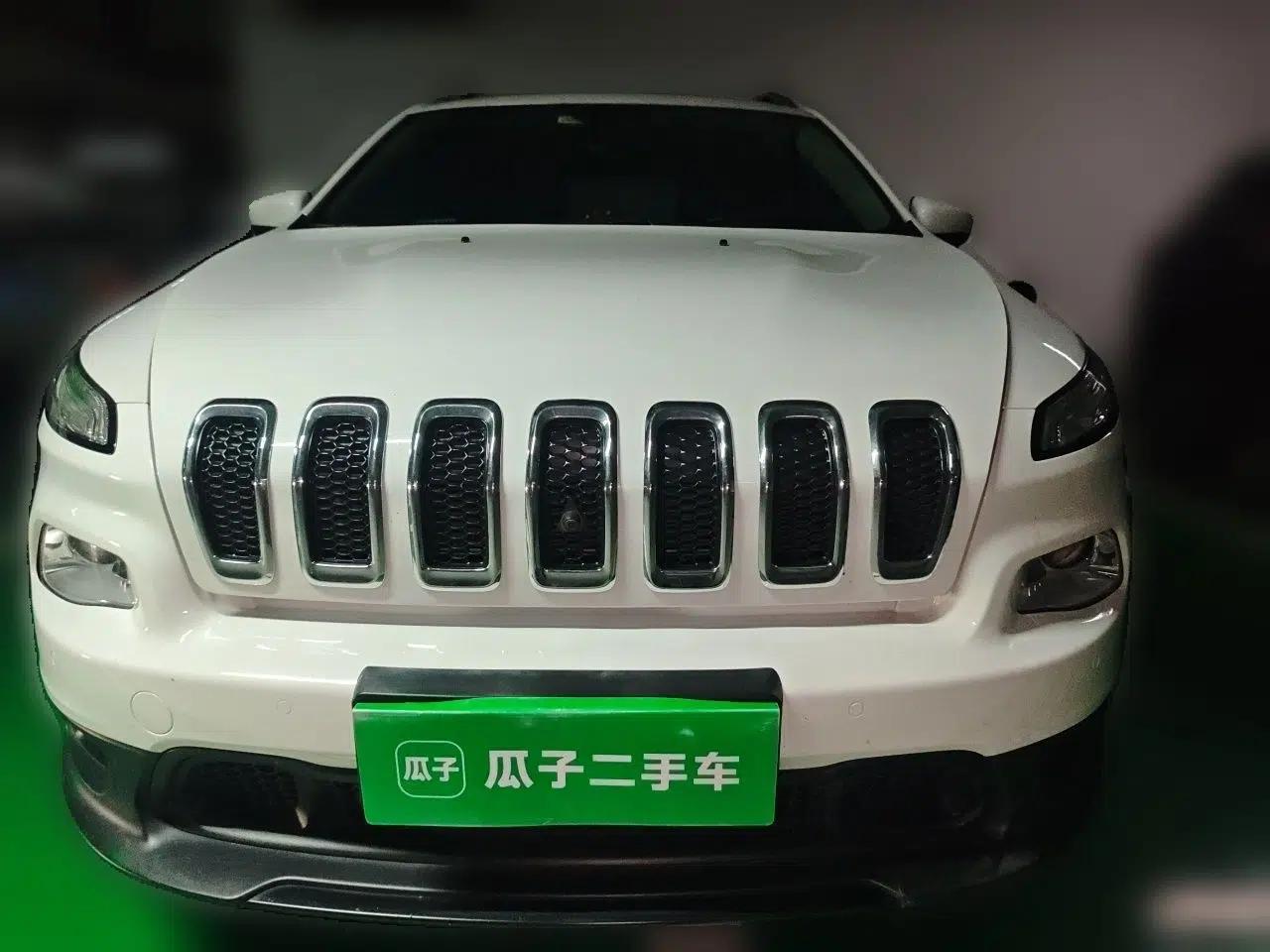 Jeep Cherokee 2016 2.0L Superior Edition — миниатюра 2