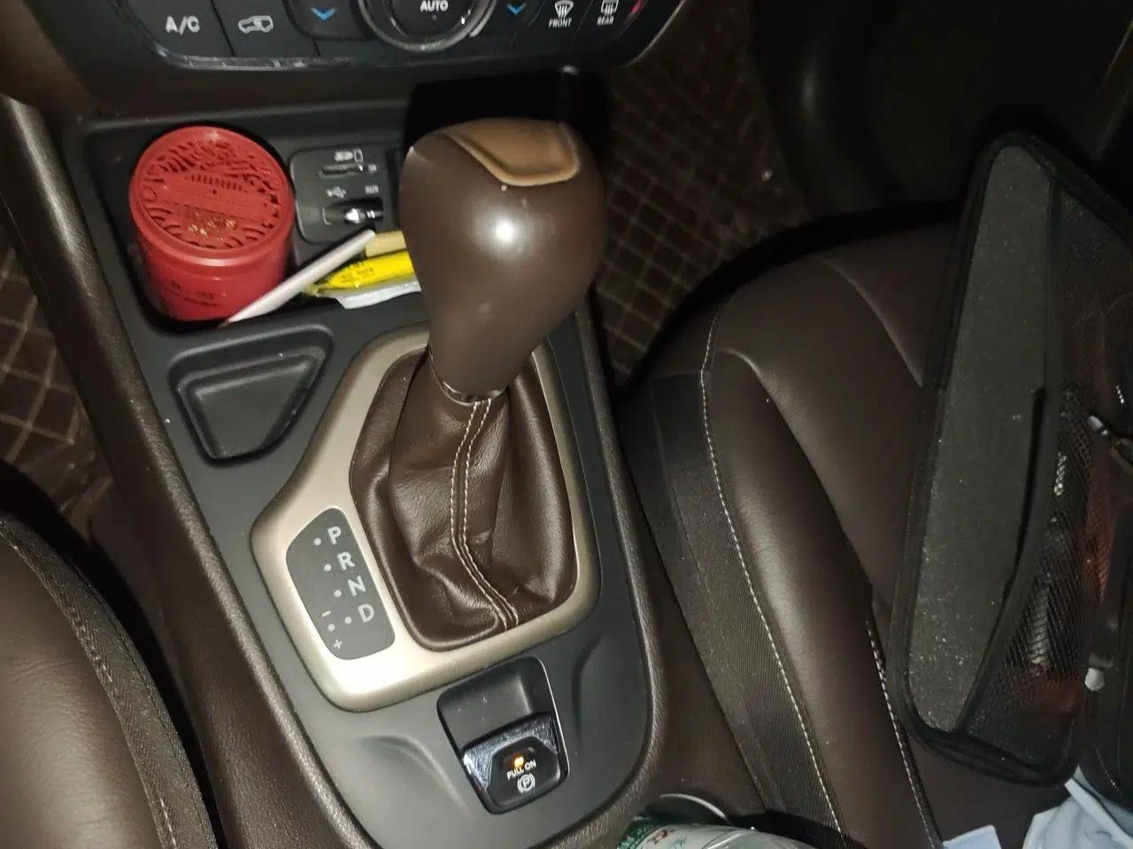 Jeep Cherokee 2016 2.0L Superior Edition — миниатюра 14