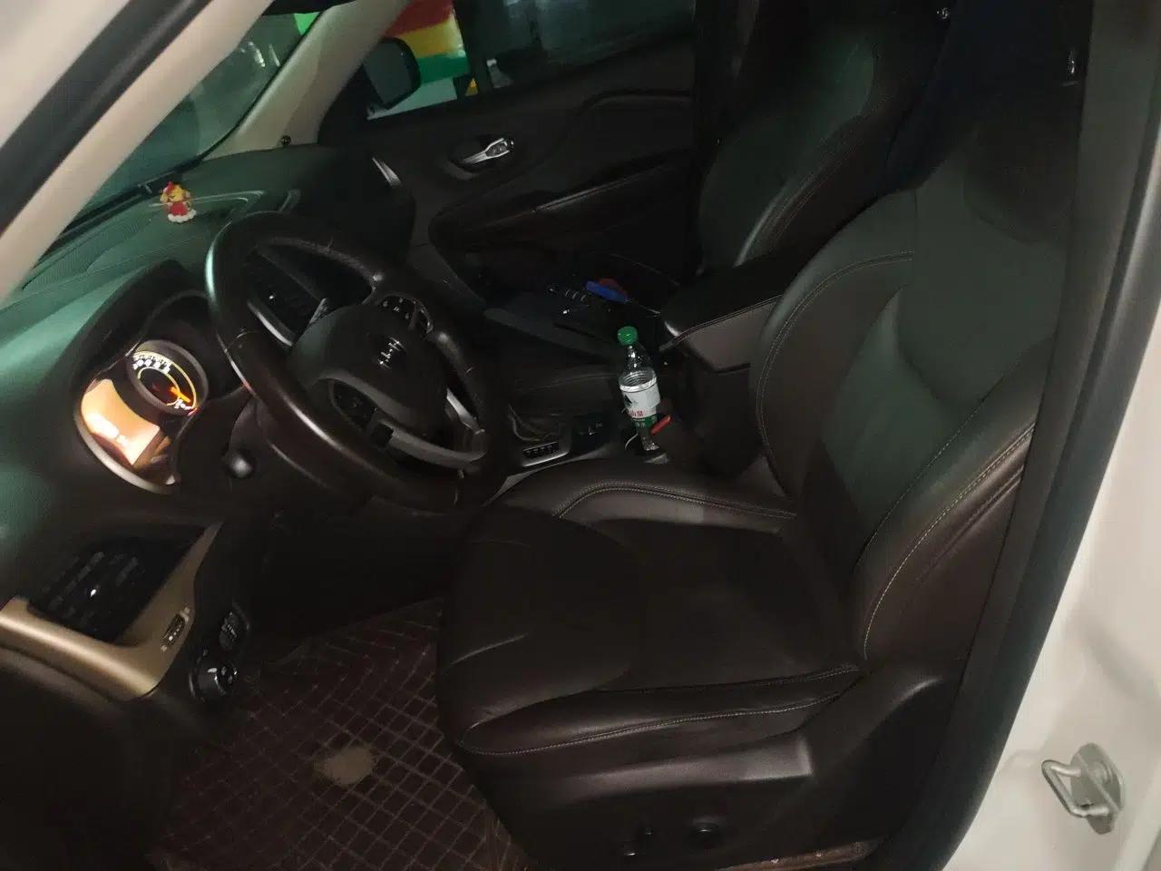 Jeep Cherokee 2016 2.0L Superior Edition — миниатюра 15