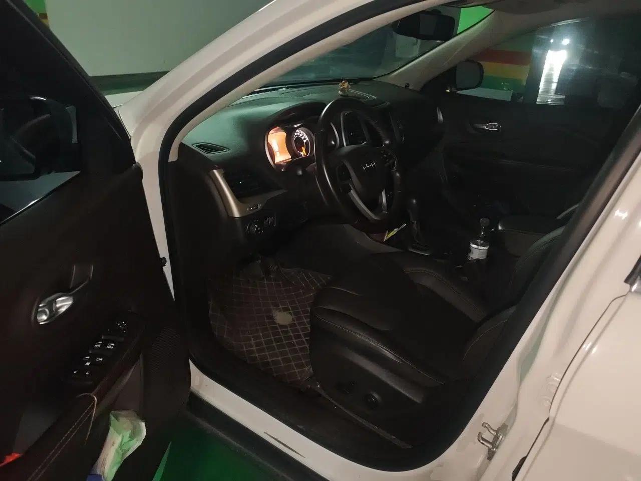 Jeep Cherokee 2016 2.0L Superior Edition — миниатюра 16
