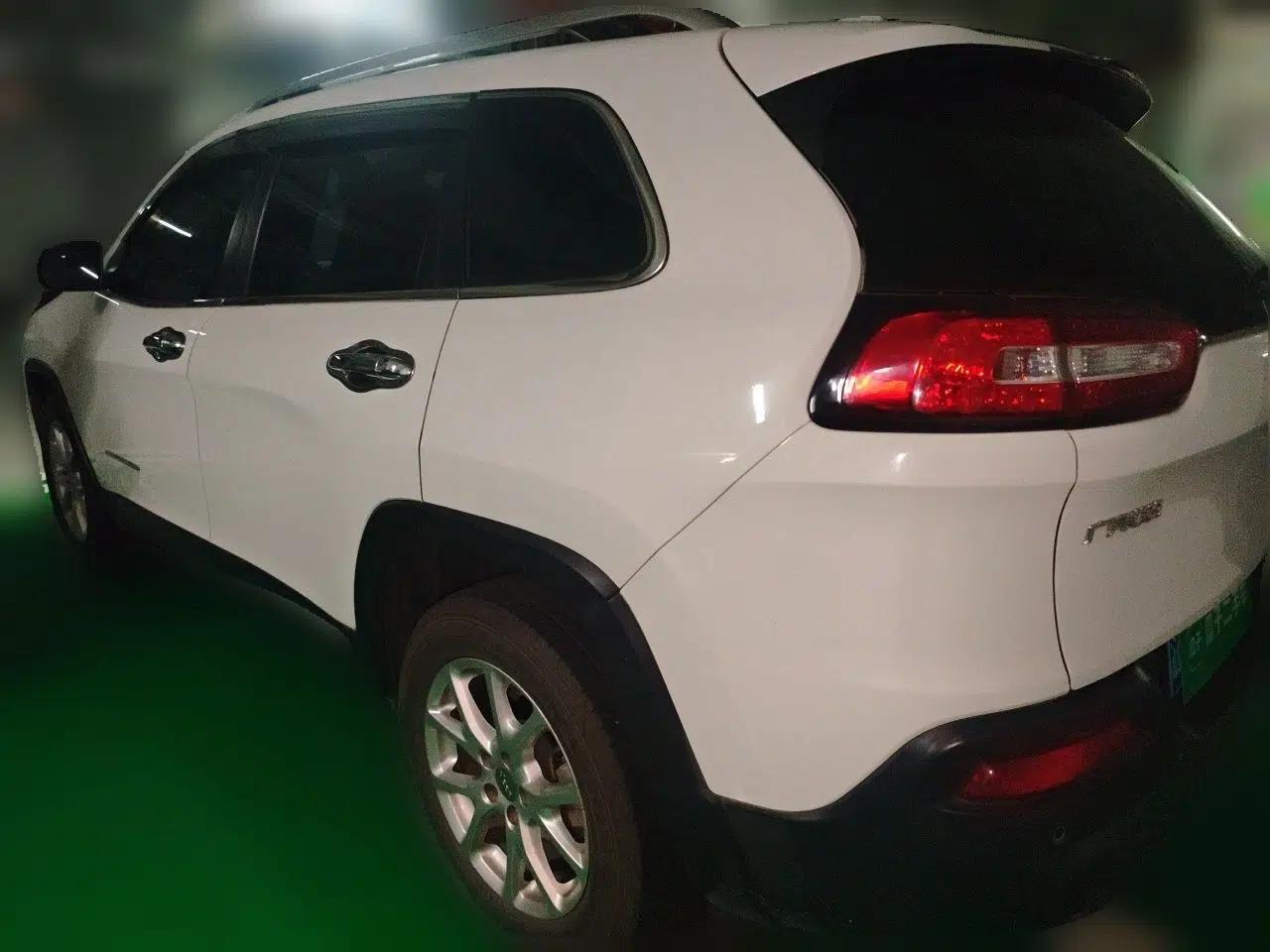 Jeep Cherokee 2016 2.0L Superior Edition — миниатюра 4