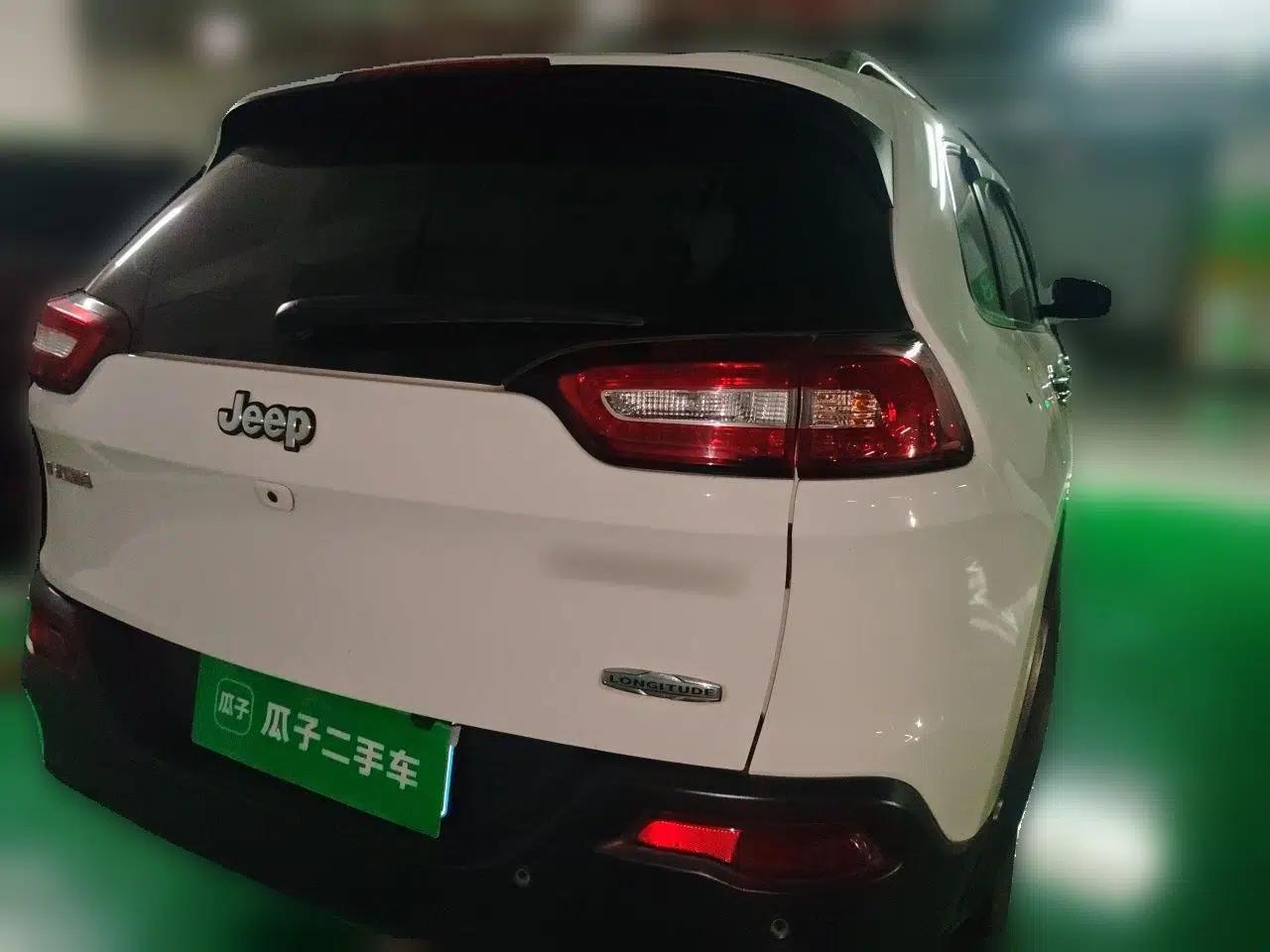 Jeep Cherokee 2016 2.0L Superior Edition — миниатюра 5