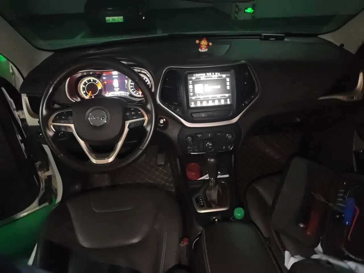 Jeep Cherokee 2016 2.0L Superior Edition — миниатюра 9
