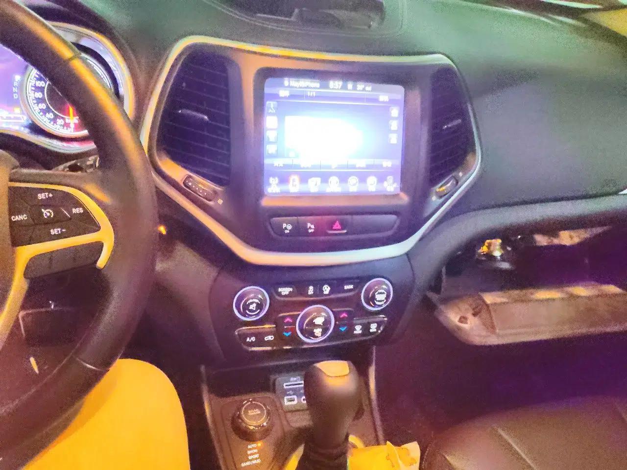 Jeep Cherokee 2016 2.4L Superior Edition — миниатюра 13