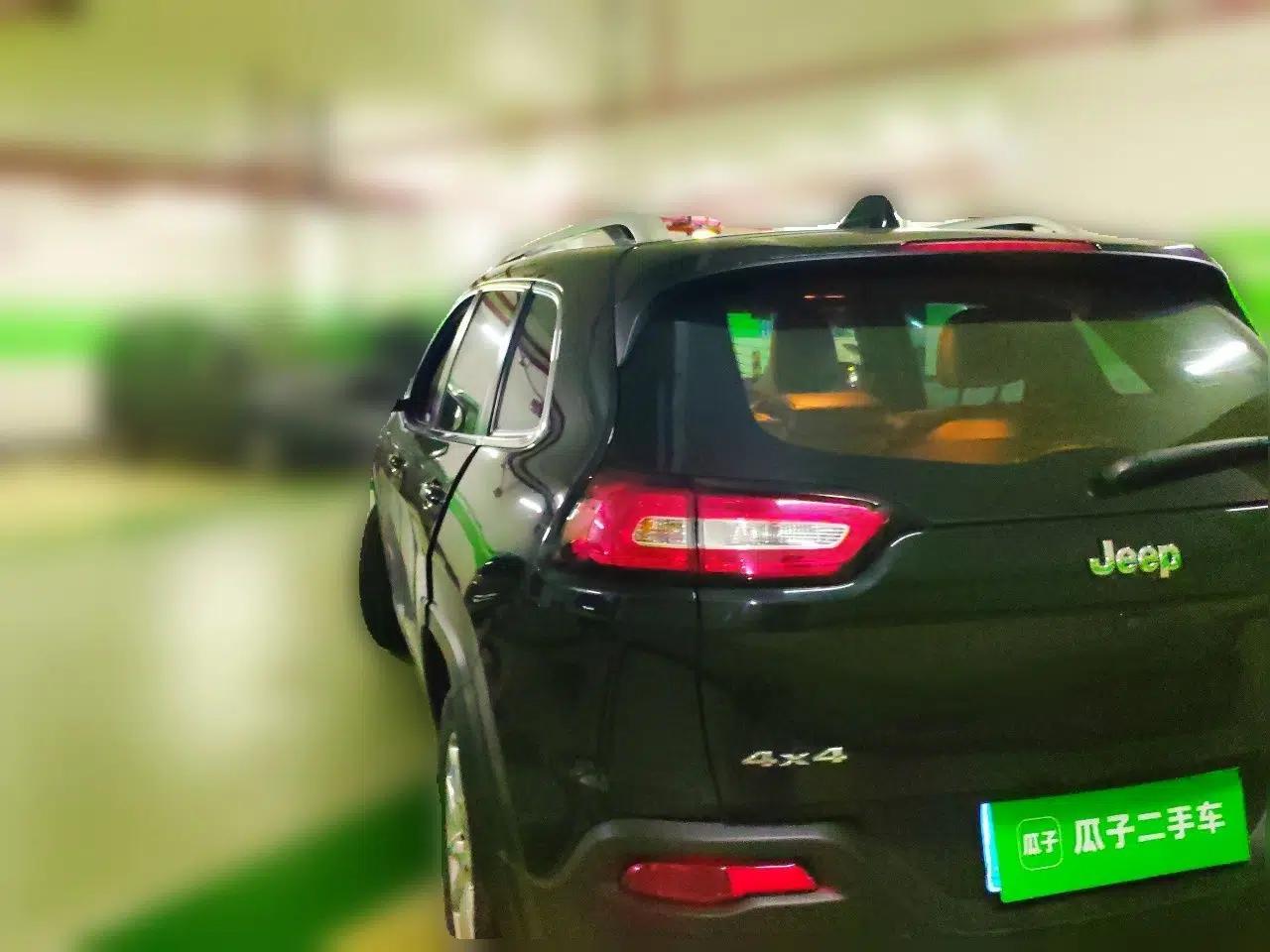 Jeep Cherokee 2016 2.4L Superior Edition — миниатюра 4