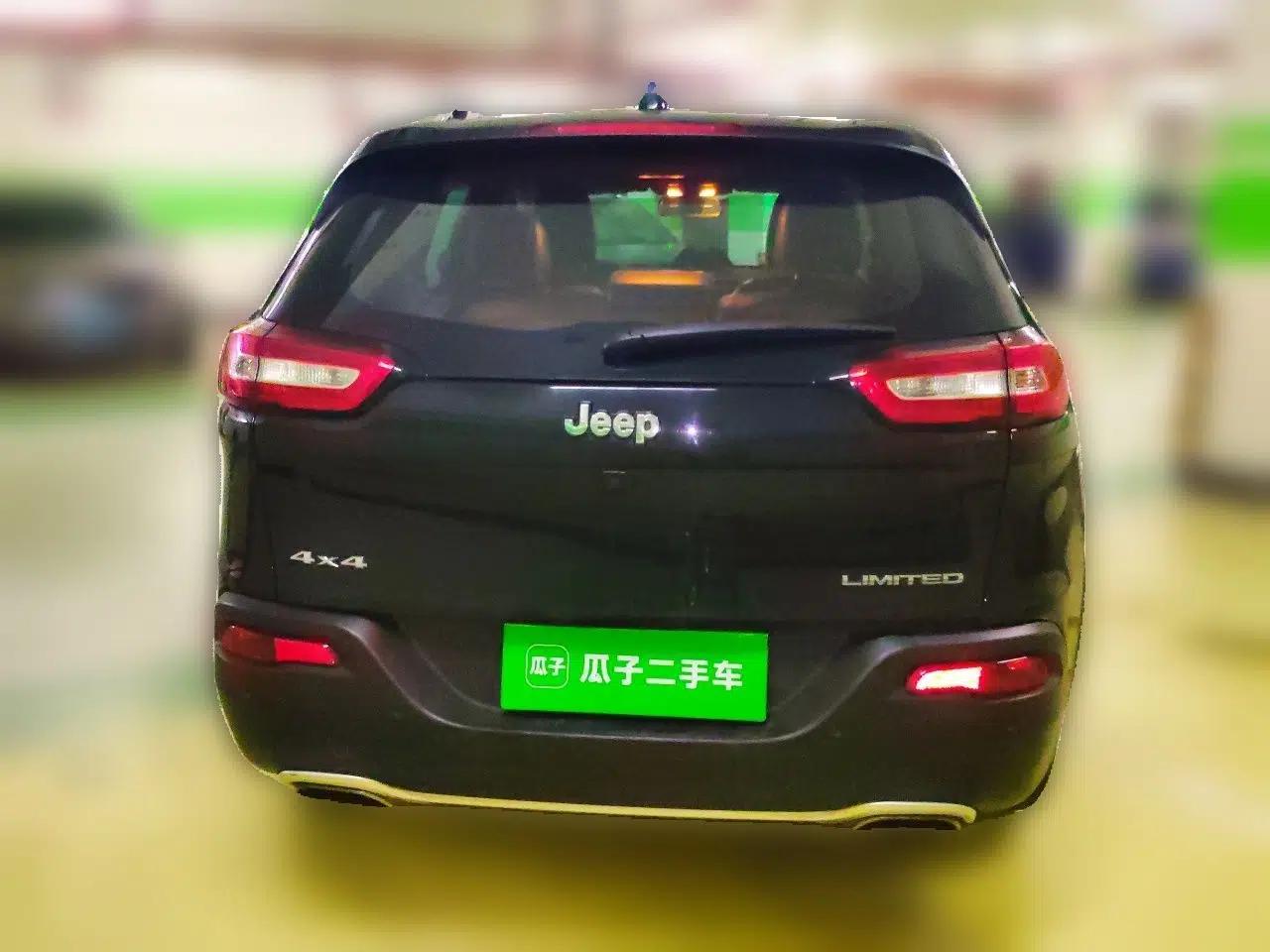 Jeep Cherokee 2016 2.4L Superior Edition — миниатюра 5