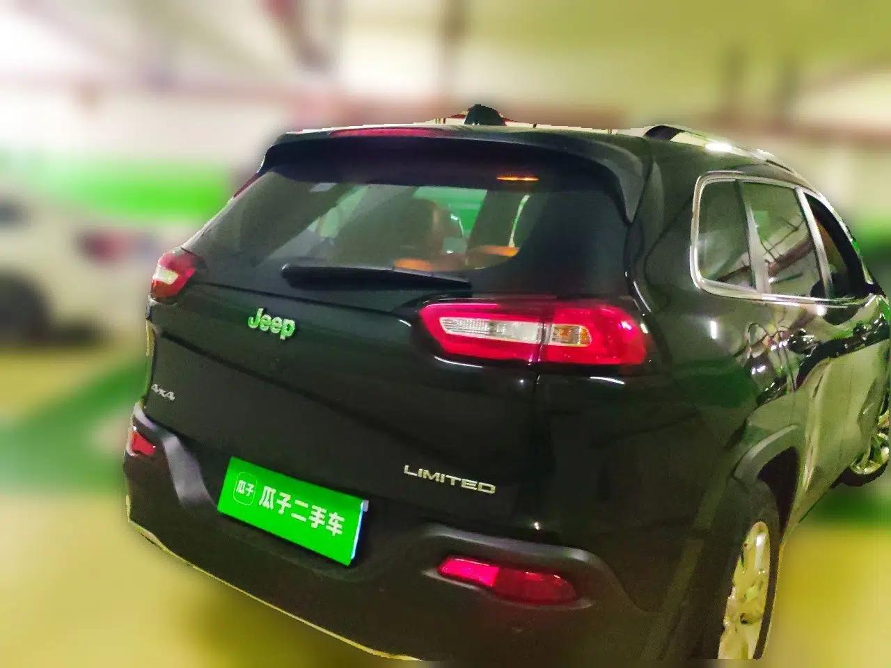 Jeep Cherokee 2016 2.4L Superior Edition — миниатюра 6