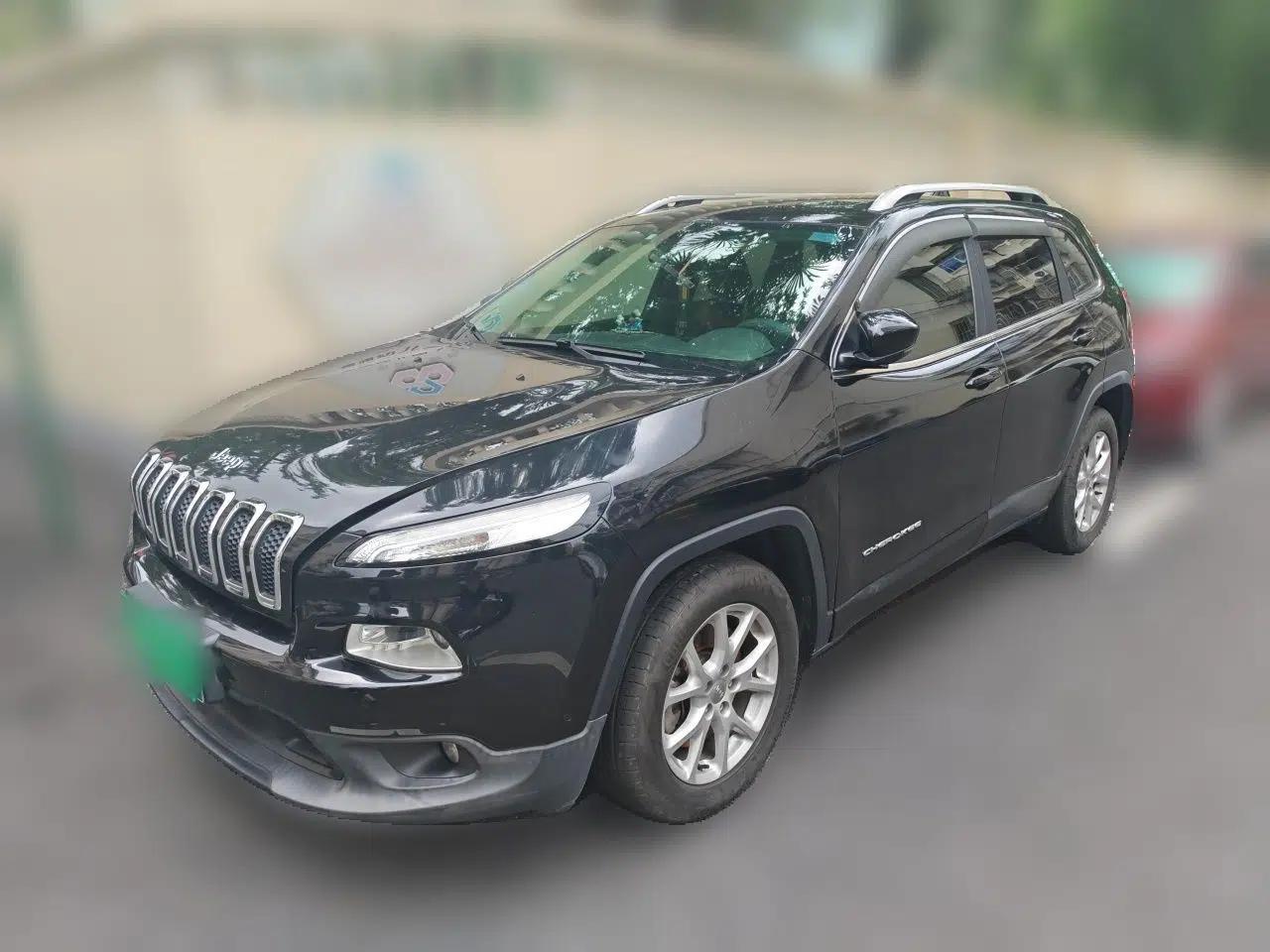 Jeep Cherokee 2016 2.0L Superior Edition — миниатюра 1