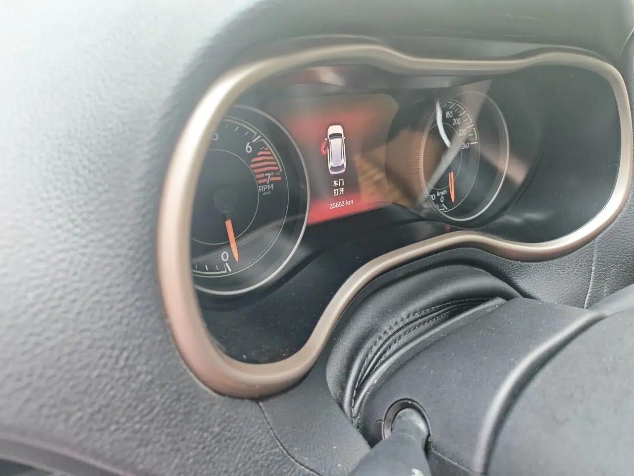 Jeep Cherokee 2016 2.0L Superior Edition — миниатюра 11