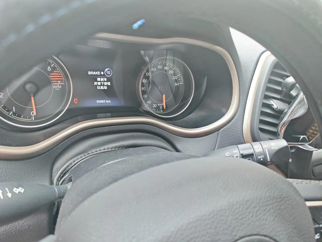 Jeep Cherokee 2016 2.0L Superior Edition — миниатюра 12