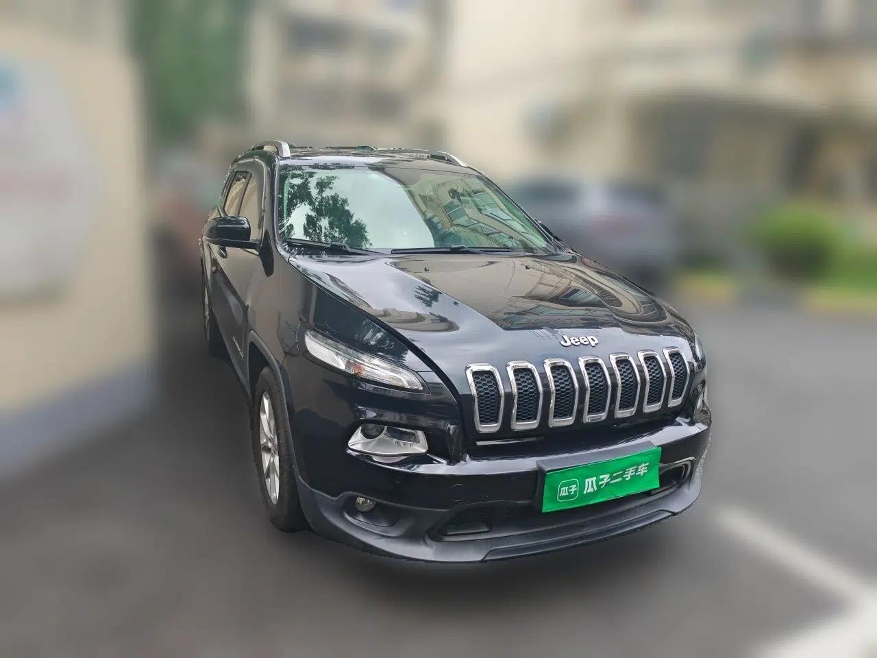 Jeep Cherokee 2016 2.0L Superior Edition — миниатюра 3