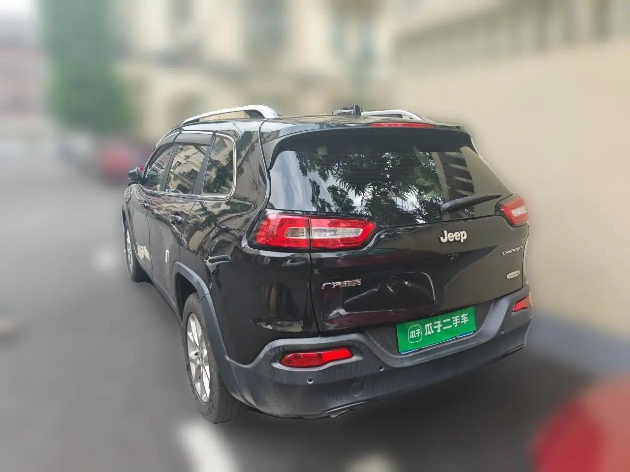 Jeep Cherokee 2016 2.0L Superior Edition — миниатюра 4