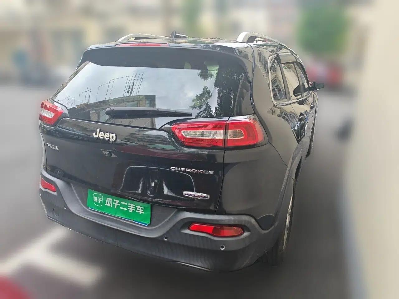 Jeep Cherokee 2016 2.0L Superior Edition — миниатюра 6