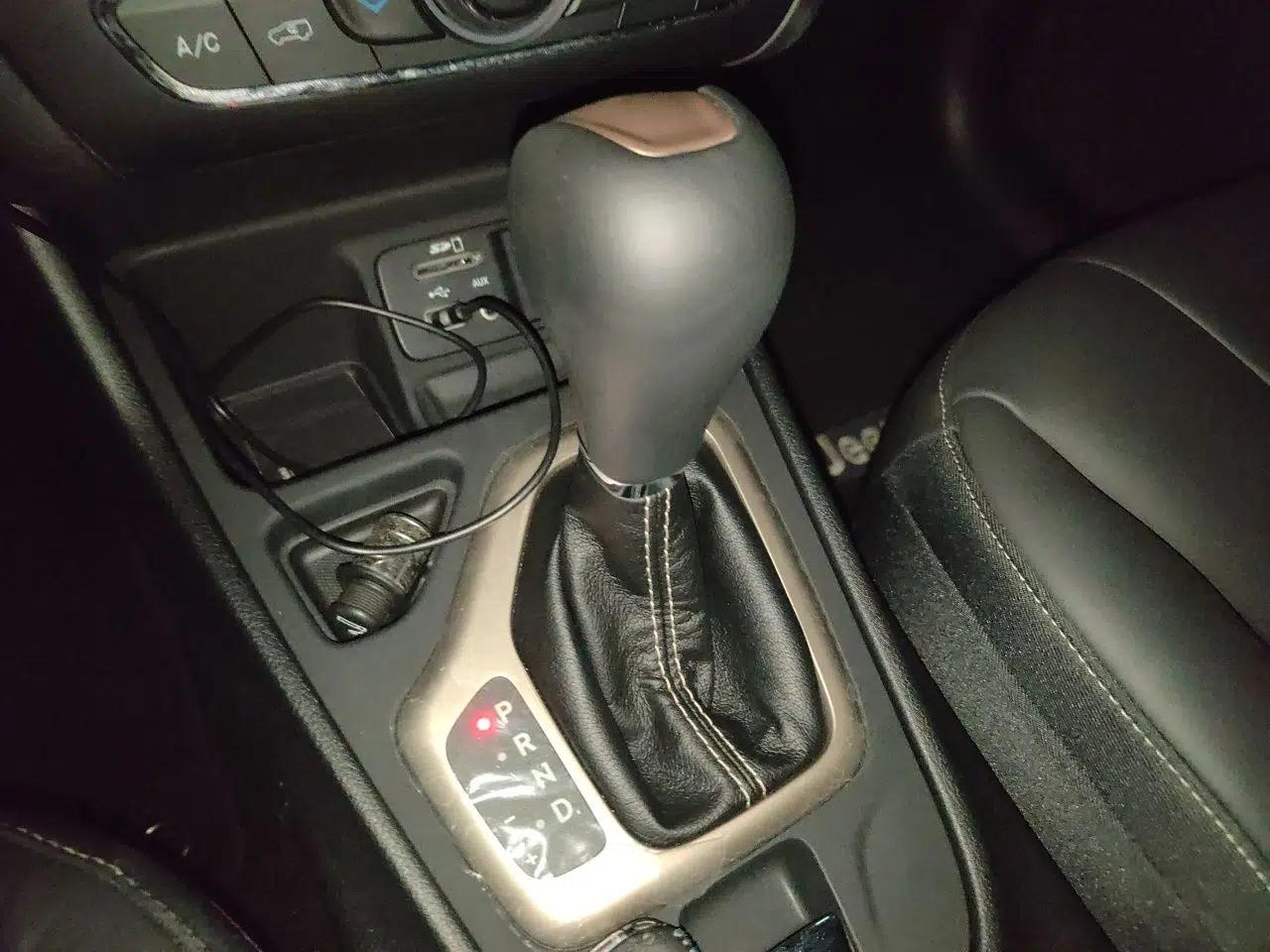 Jeep Cherokee 2016 2.4L Leading Smart Version — миниатюра 14