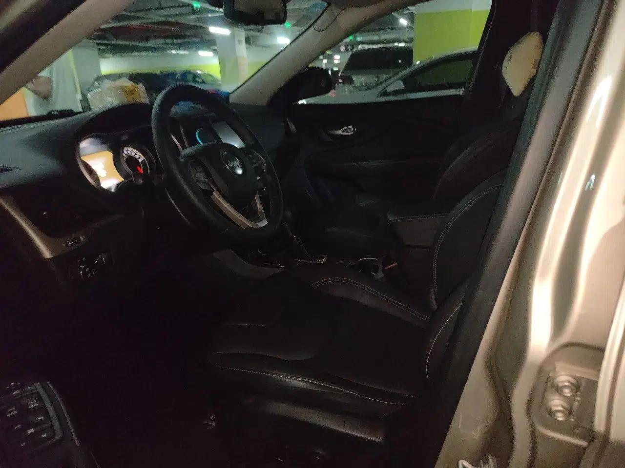 Jeep Cherokee 2016 2.4L Leading Smart Version — миниатюра 15