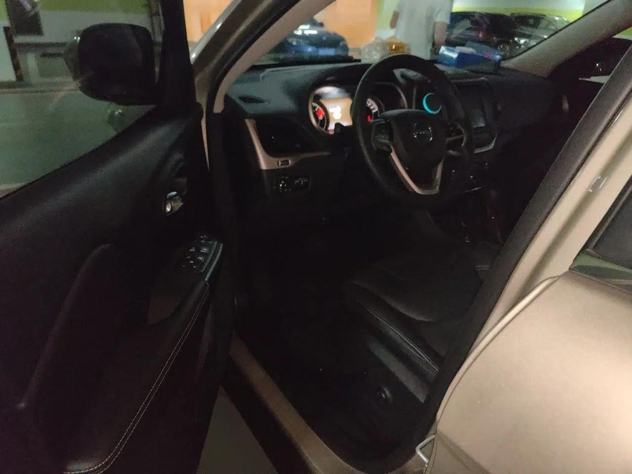 Jeep Cherokee 2016 2.4L Leading Smart Version — миниатюра 16