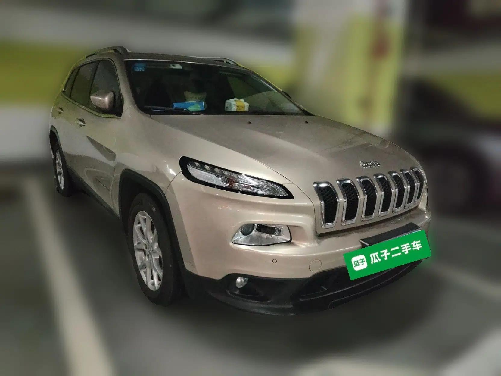 Jeep Cherokee 2016 2.4L Leading Smart Version — миниатюра 3