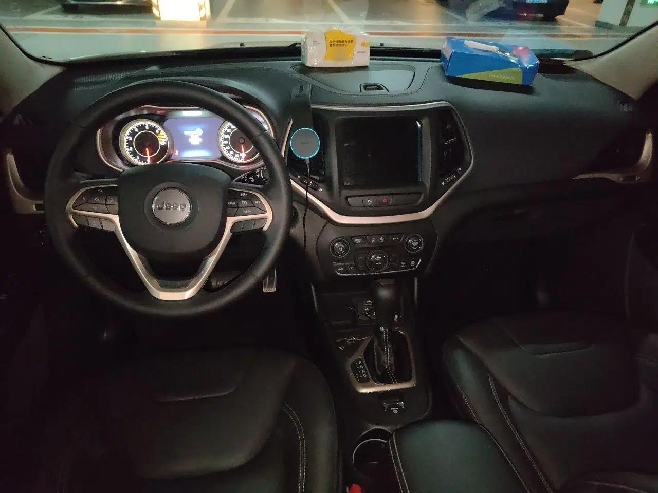 Jeep Cherokee 2016 2.4L Leading Smart Version — миниатюра 9