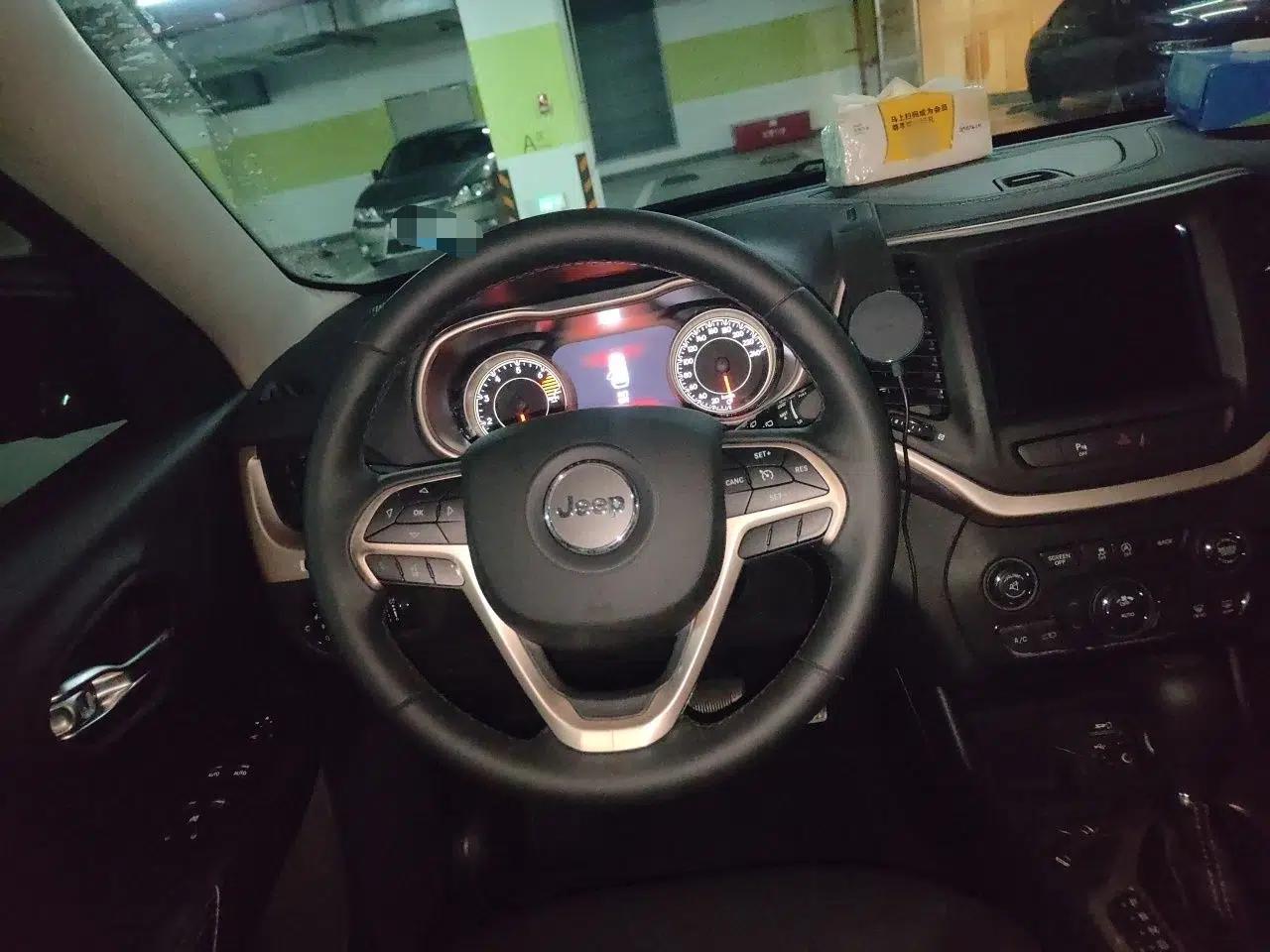 Jeep Cherokee 2016 2.4L Leading Smart Version — миниатюра 10