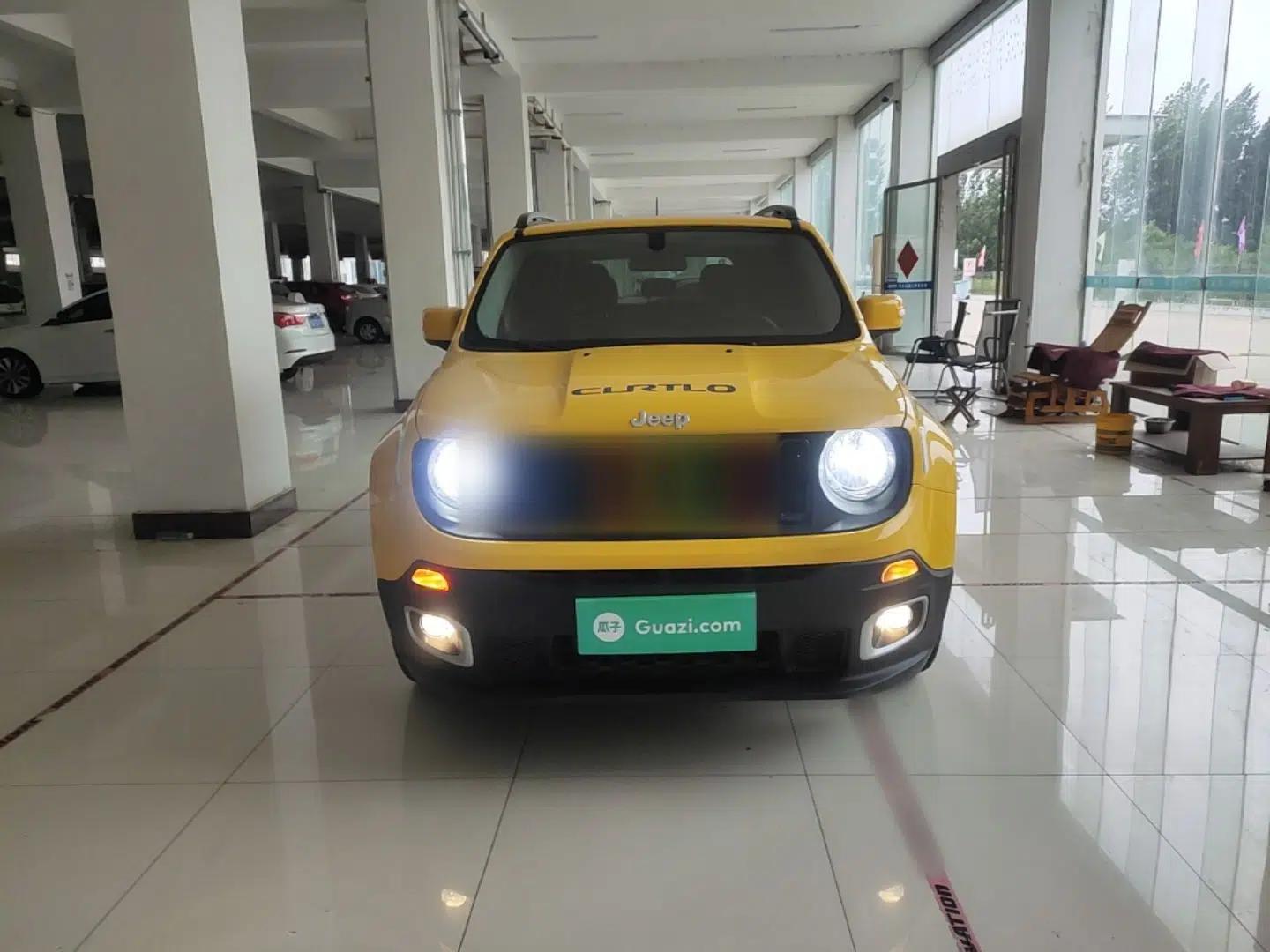 Jeep Renegade 2018 Connected Large Screen Version 180T Automatic High-Energy Edition — миниатюра 2