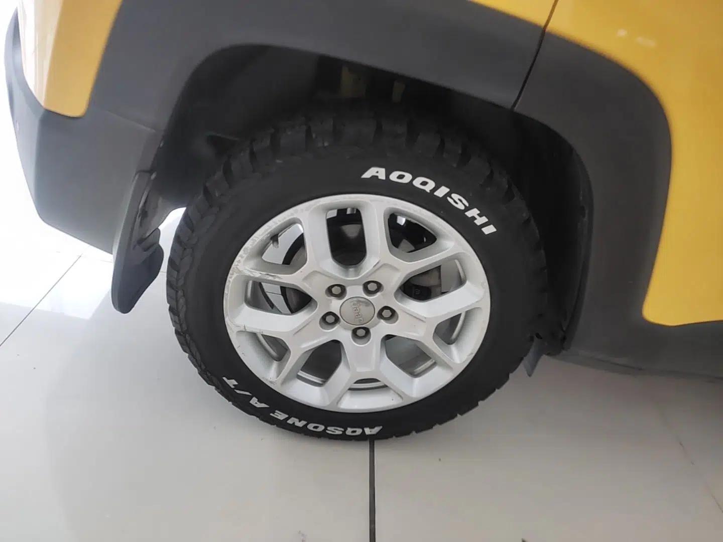 Jeep Renegade 2018 Connected Large Screen Version 180T Automatic High-Energy Edition — миниатюра 11