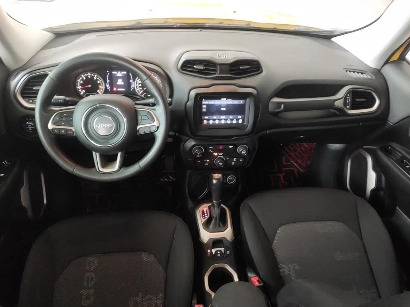 Jeep Renegade 2018 Connected Large Screen Version 180T Automatic High-Energy Edition — миниатюра 12