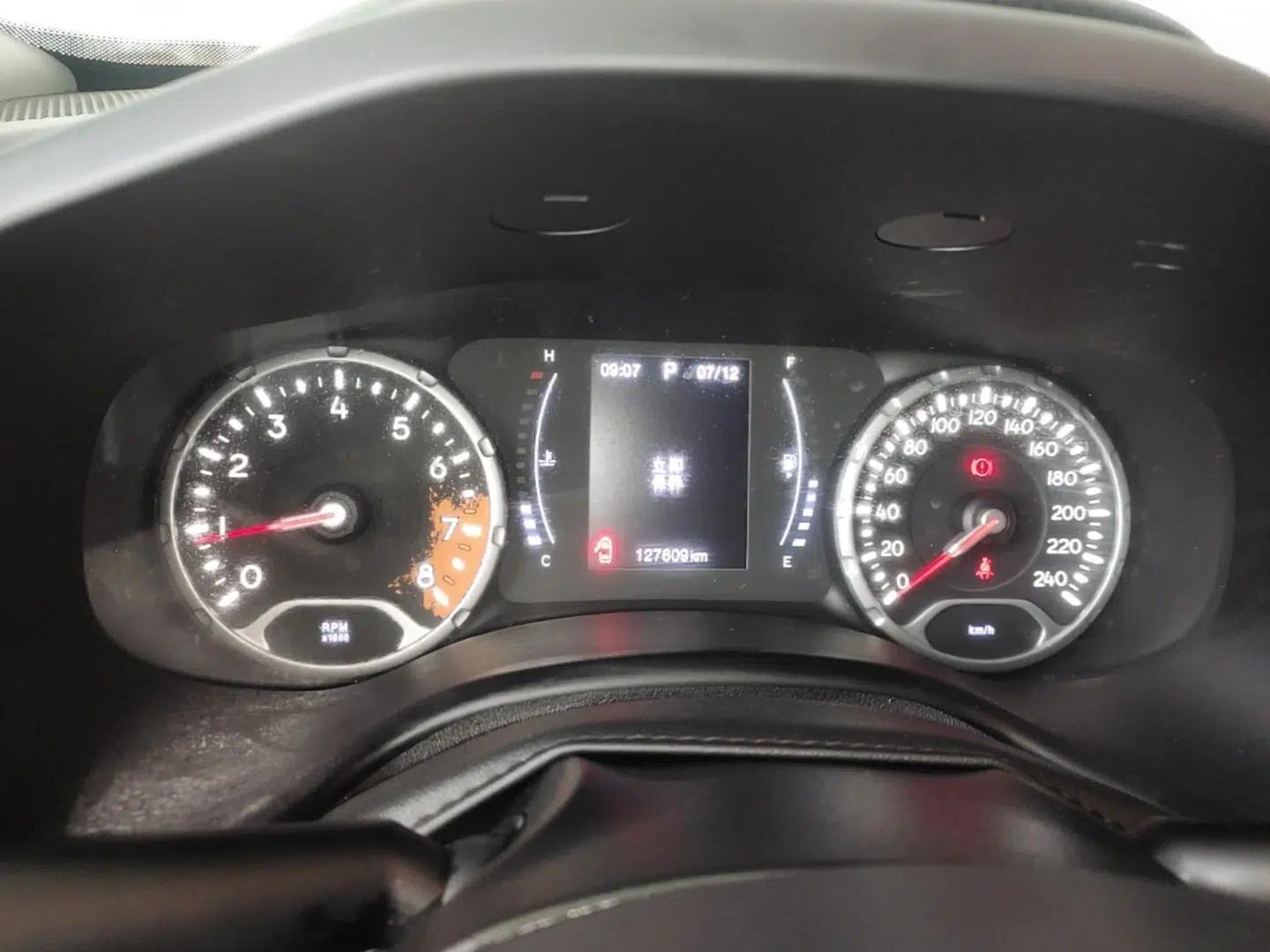 Jeep Renegade 2018 Connected Large Screen Version 180T Automatic High-Energy Edition — миниатюра 14