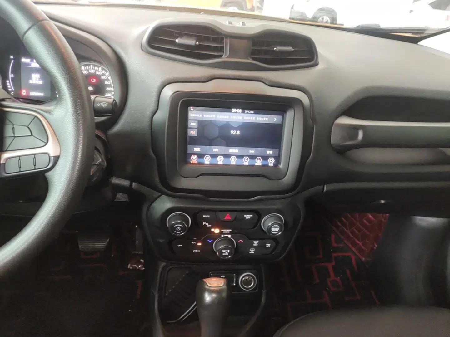 Jeep Renegade 2018 Connected Large Screen Version 180T Automatic High-Energy Edition — миниатюра 15