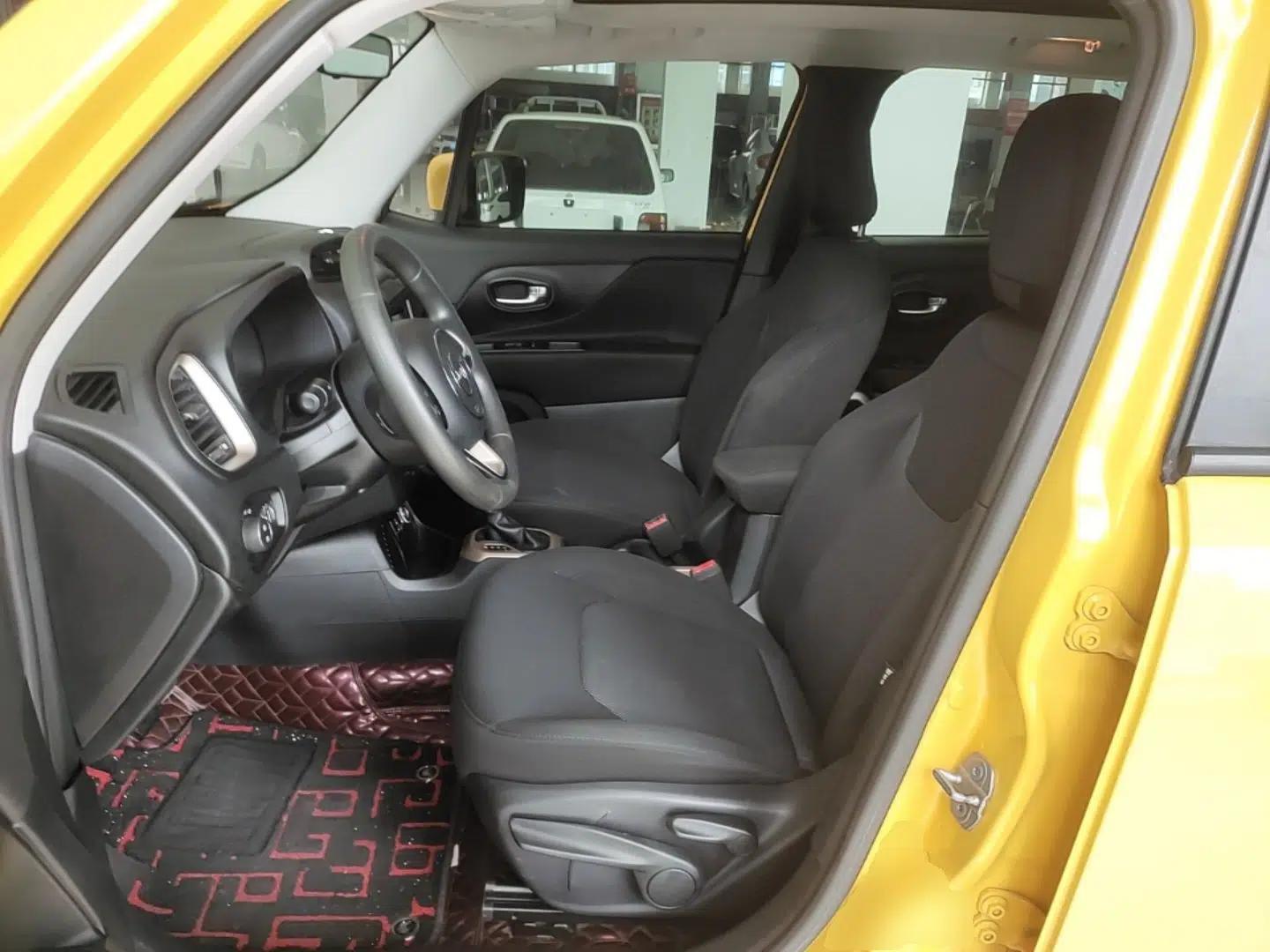 Jeep Renegade 2018 Connected Large Screen Version 180T Automatic High-Energy Edition — миниатюра 17