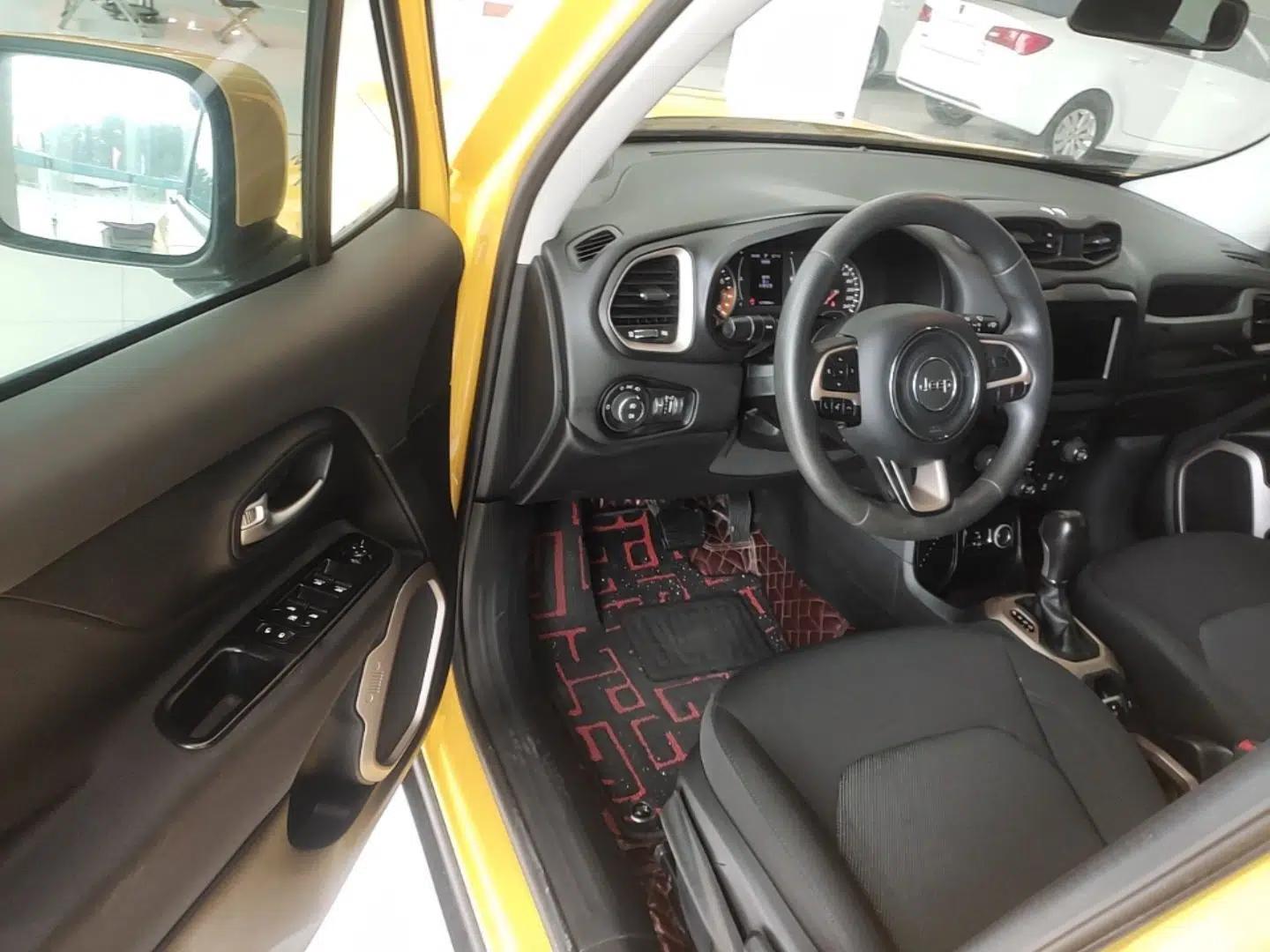 Jeep Renegade 2018 Connected Large Screen Version 180T Automatic High-Energy Edition — миниатюра 18