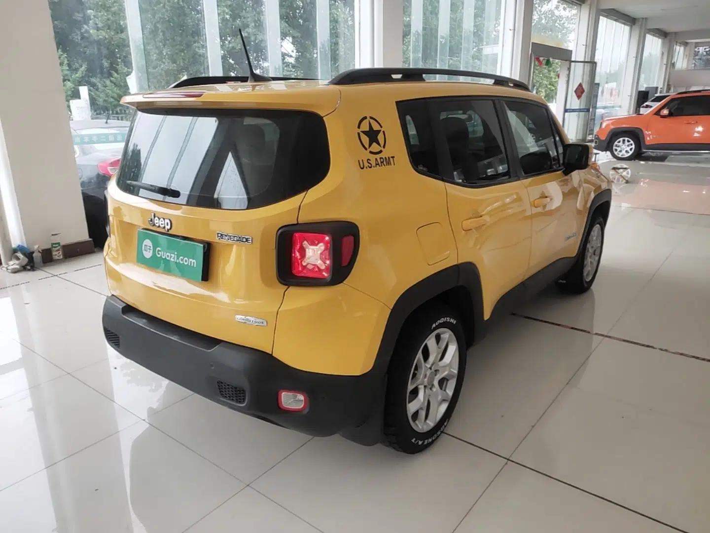 Jeep Renegade 2018 Connected Large Screen Version 180T Automatic High-Energy Edition — миниатюра 6