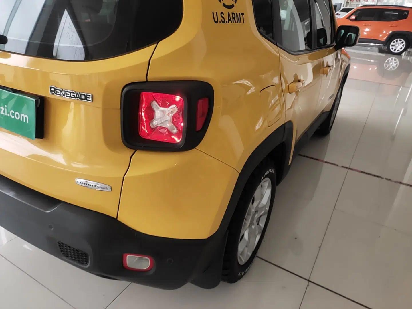 Jeep Renegade 2018 Connected Large Screen Version 180T Automatic High-Energy Edition — миниатюра 9