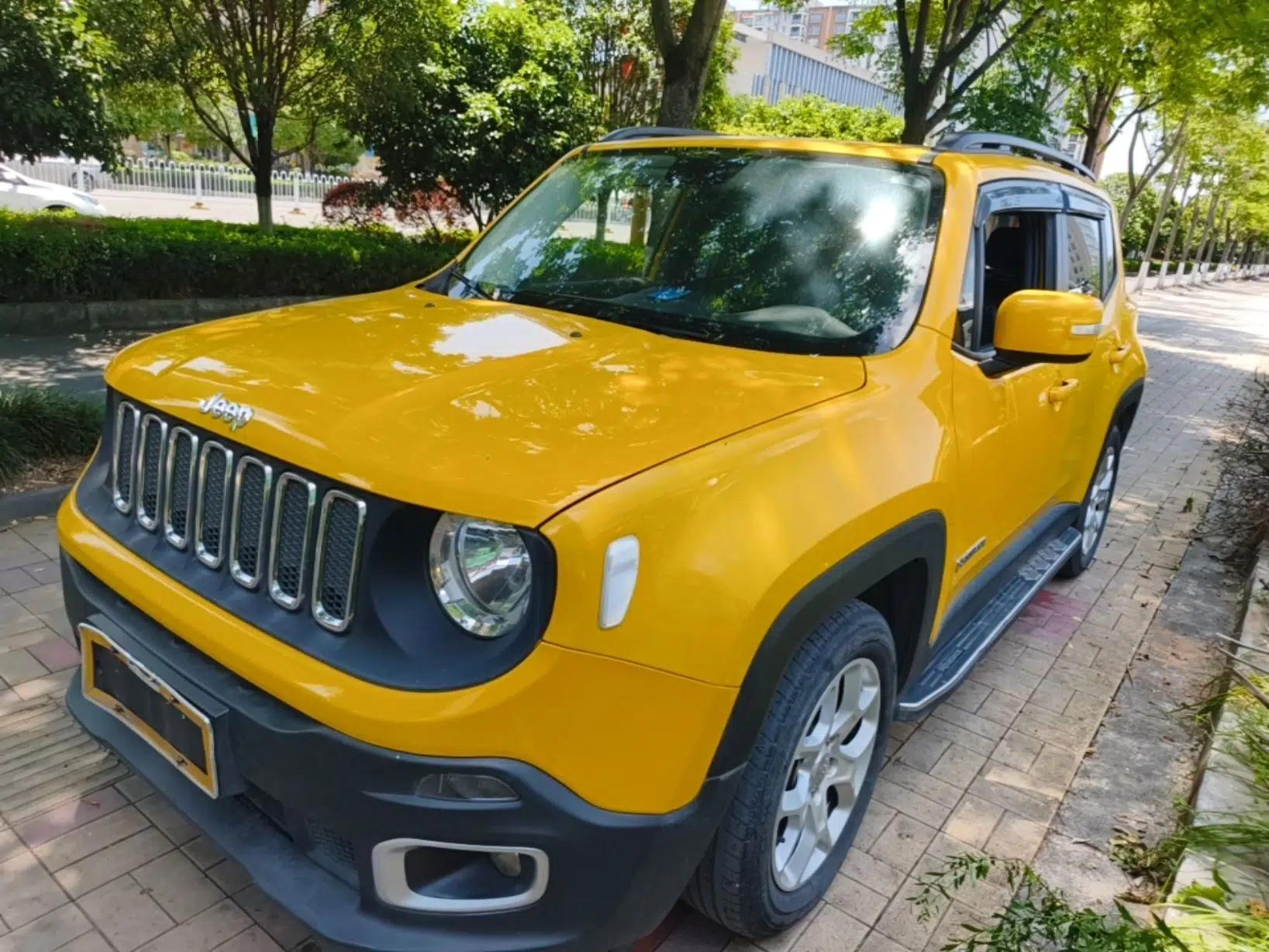 Jeep Renegade 2017 180T Automatic High-Energy Version — миниатюра 1